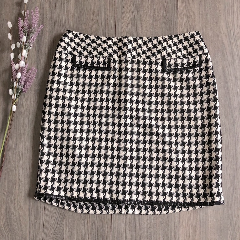 Houndstooth Pencil Skirt